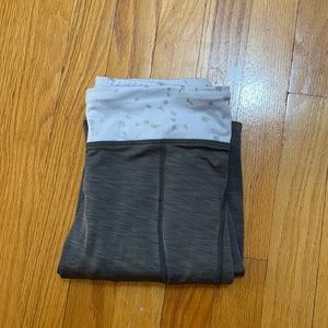 Grey Under Armour 3/4 leggings